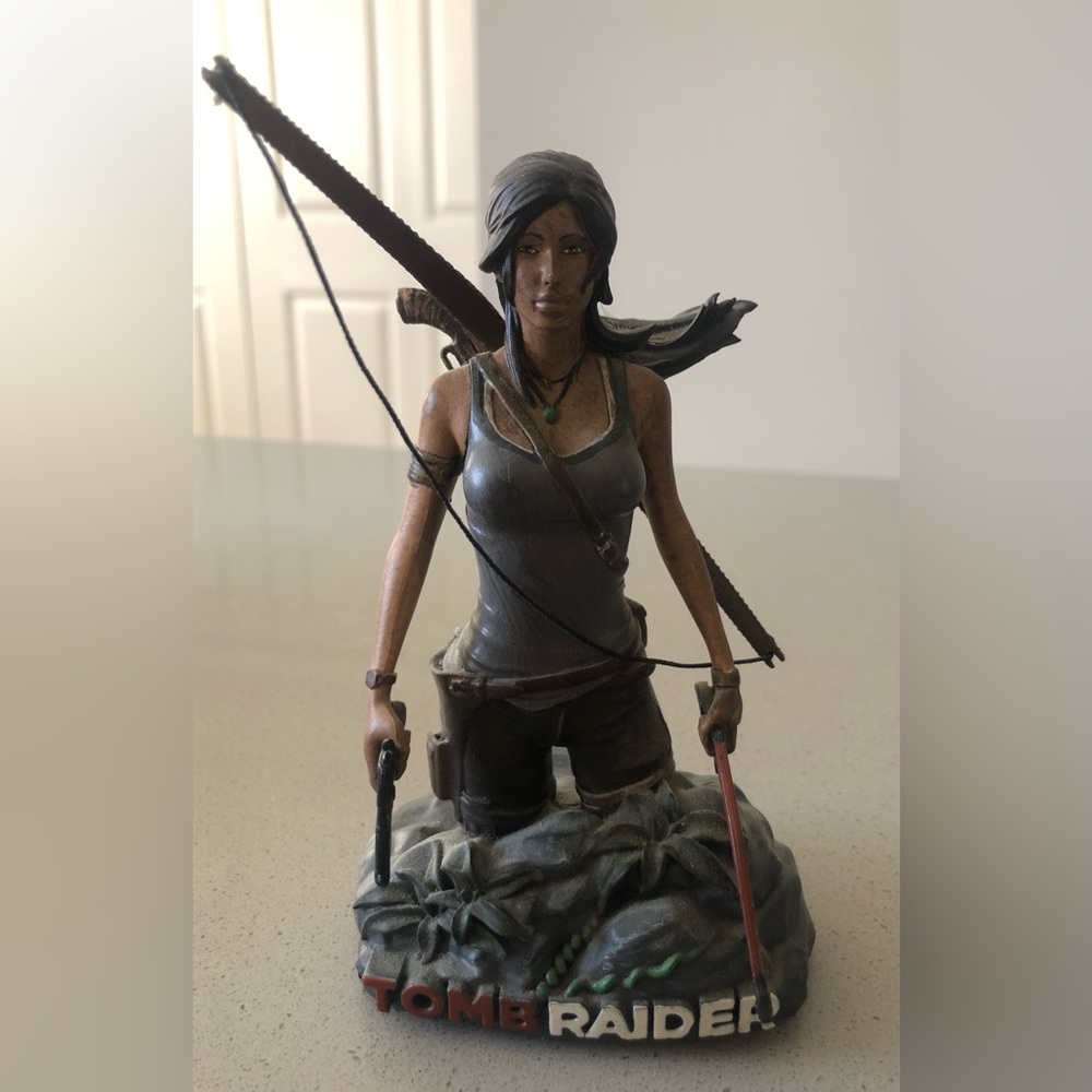 Tomb Raider Lara Croft Resin Statue